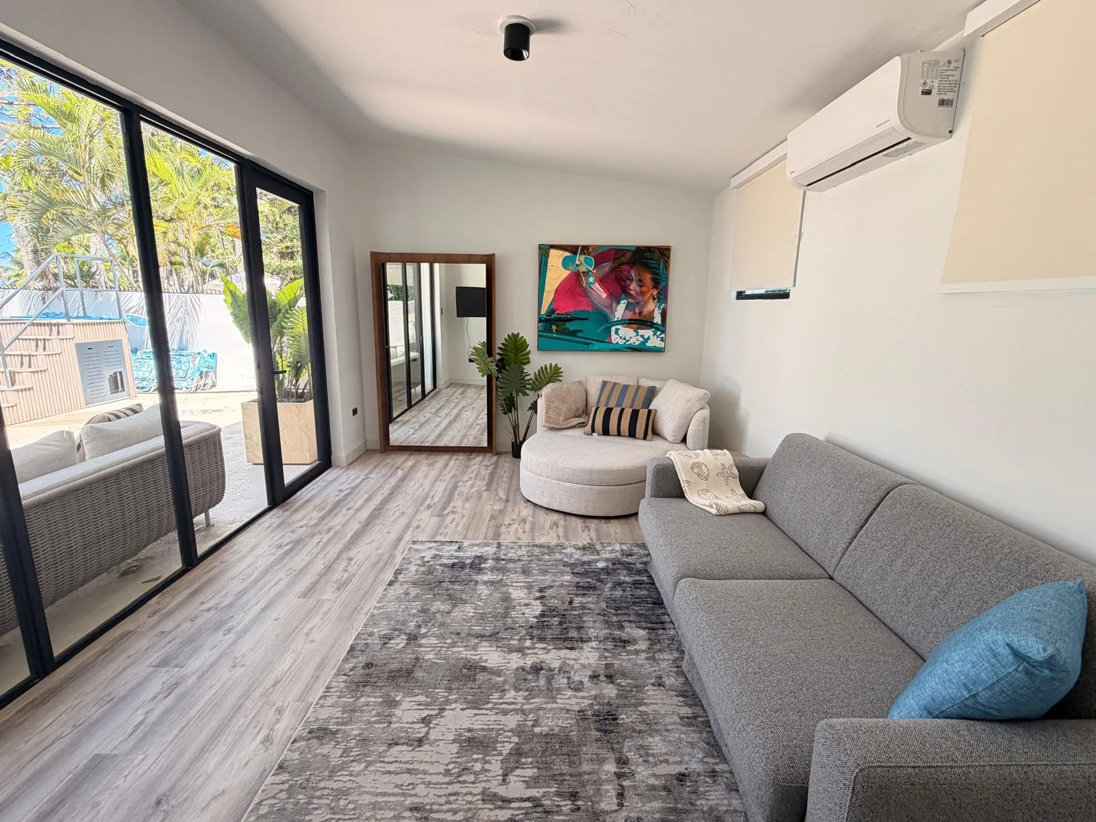 La sala de estar con TV