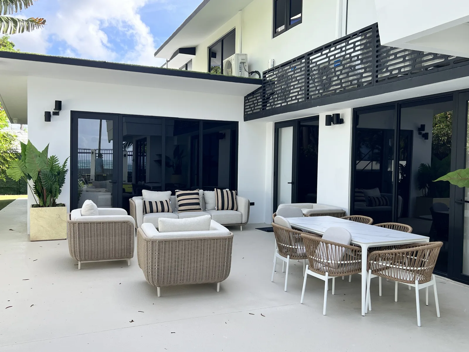 Terraza de estar y comedor al aire libre