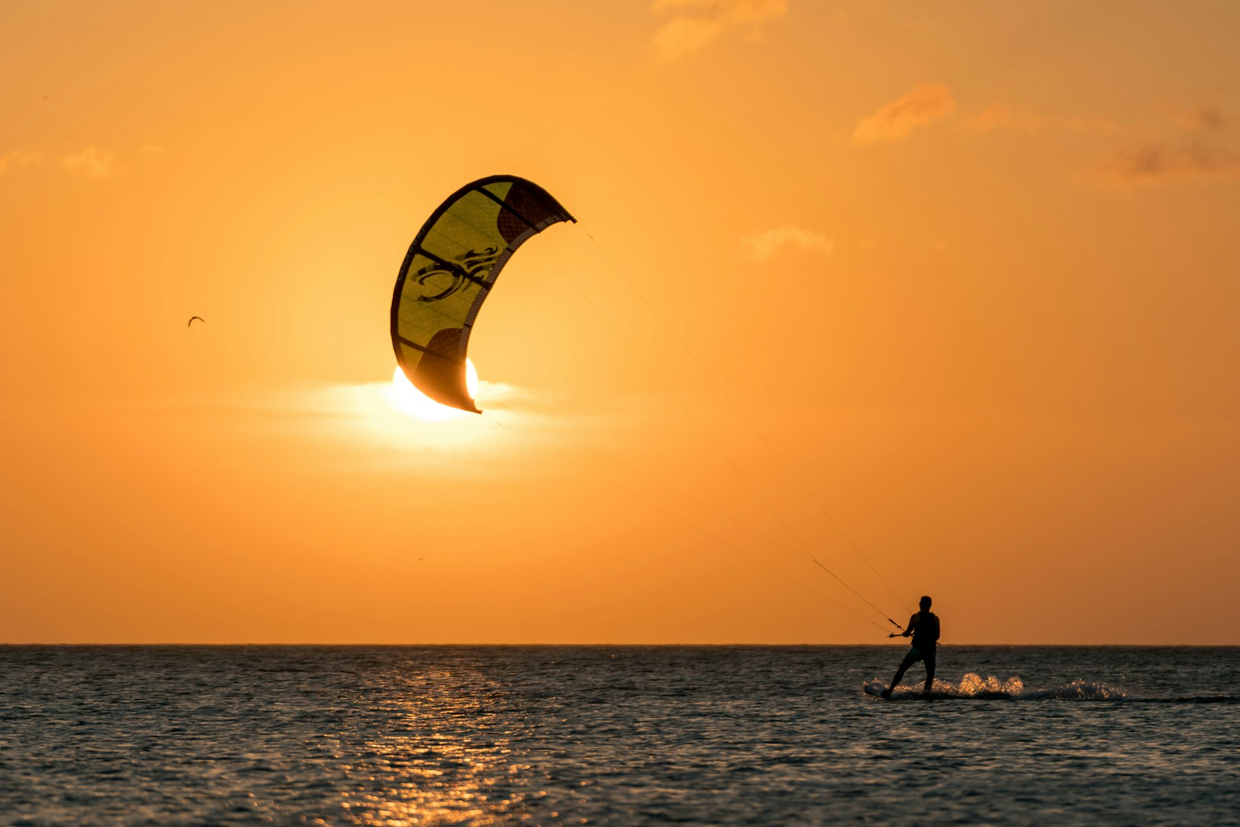 Kitesurf al atardecer en Ocean Park