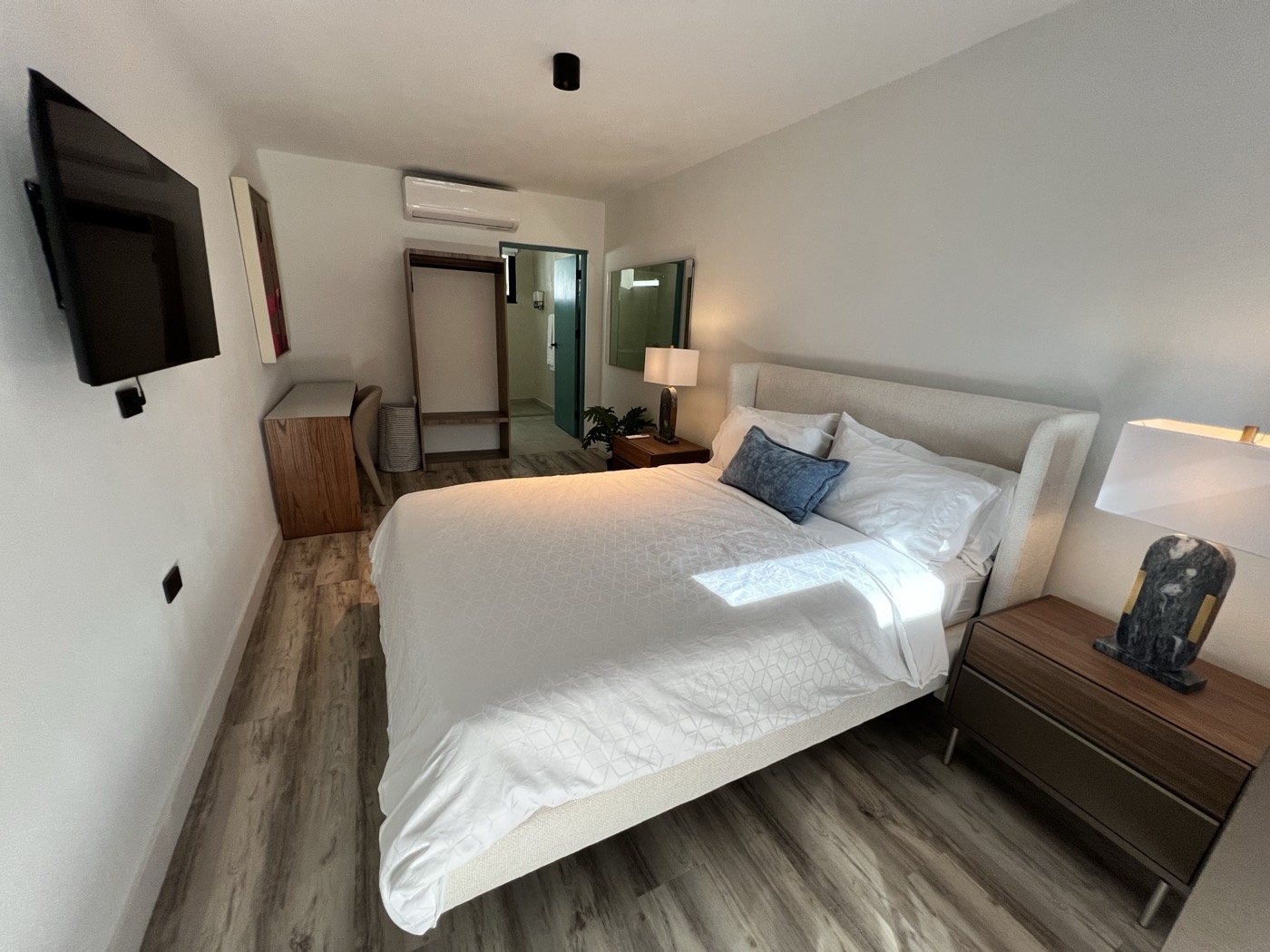 Garden Queen Room